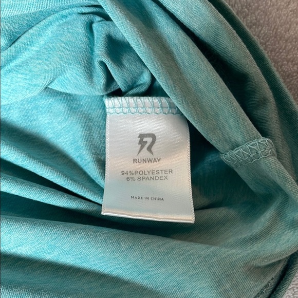 Runway Moisture Wicking Long Sleeve Shirt Size 6-7 - Picture 3 of 5